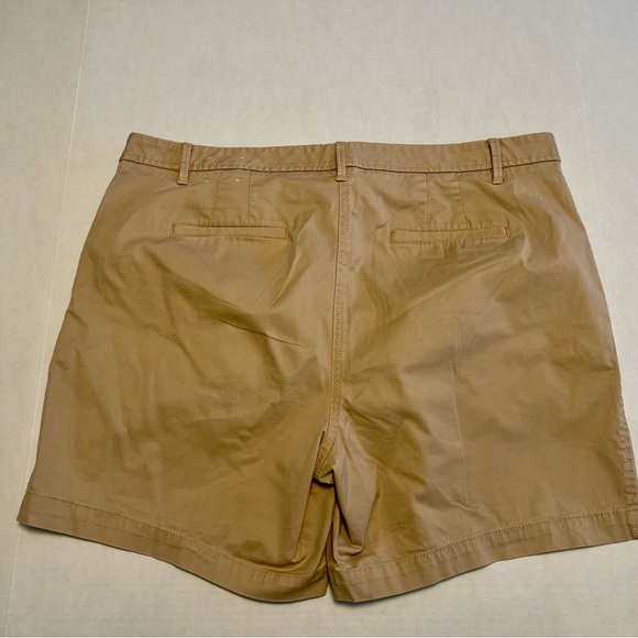Talbots 7” khaki short. Size 16w. (1004) - Picture 2 of 4